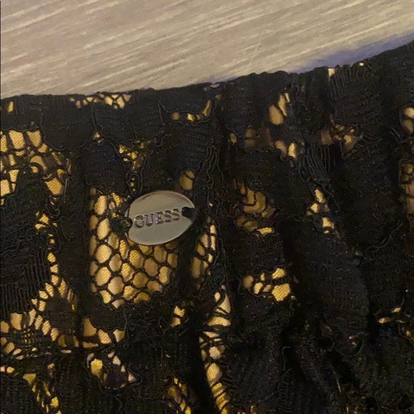 Black and gold guess skirt - Picture 3 of 6